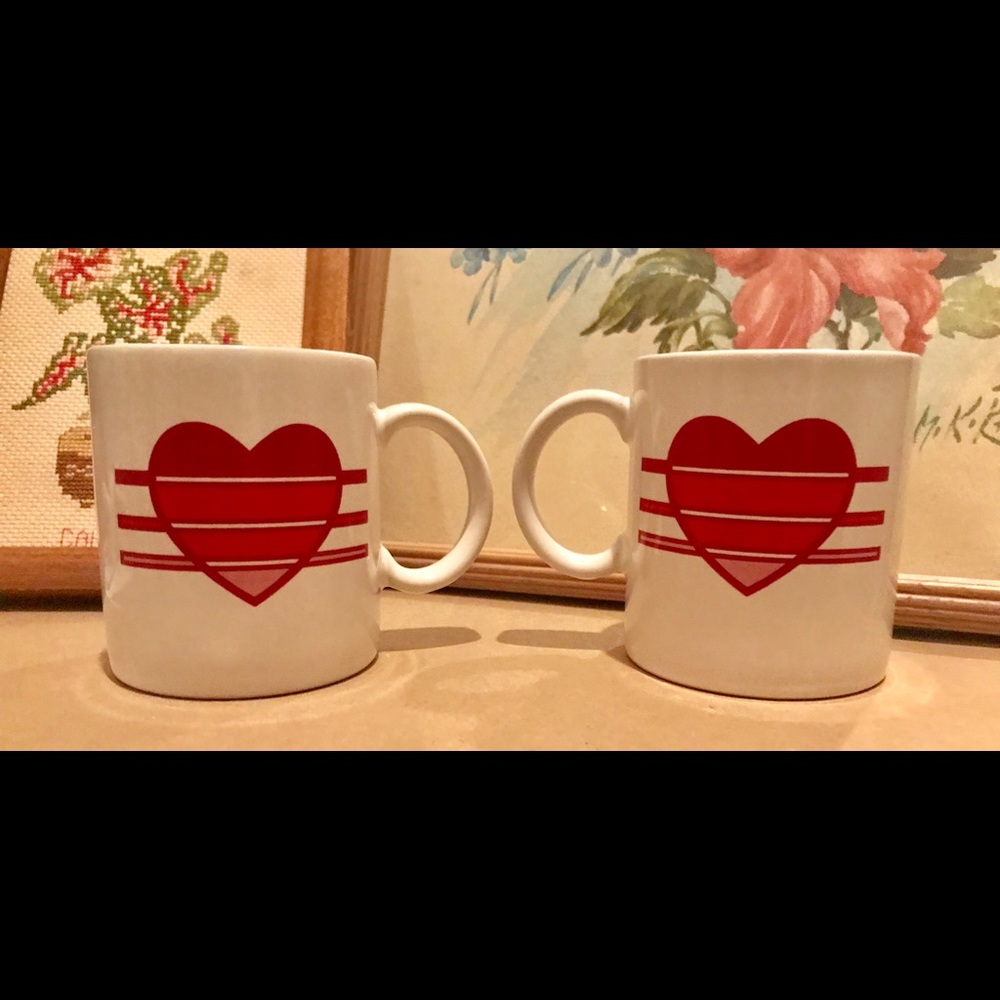 2 Vintage Retro Heart Valentine’s Day Mugs